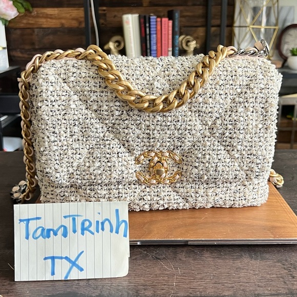 ❌SOLD❌ Chanel 19 Oreo tweed in small - Picture 1 of 15